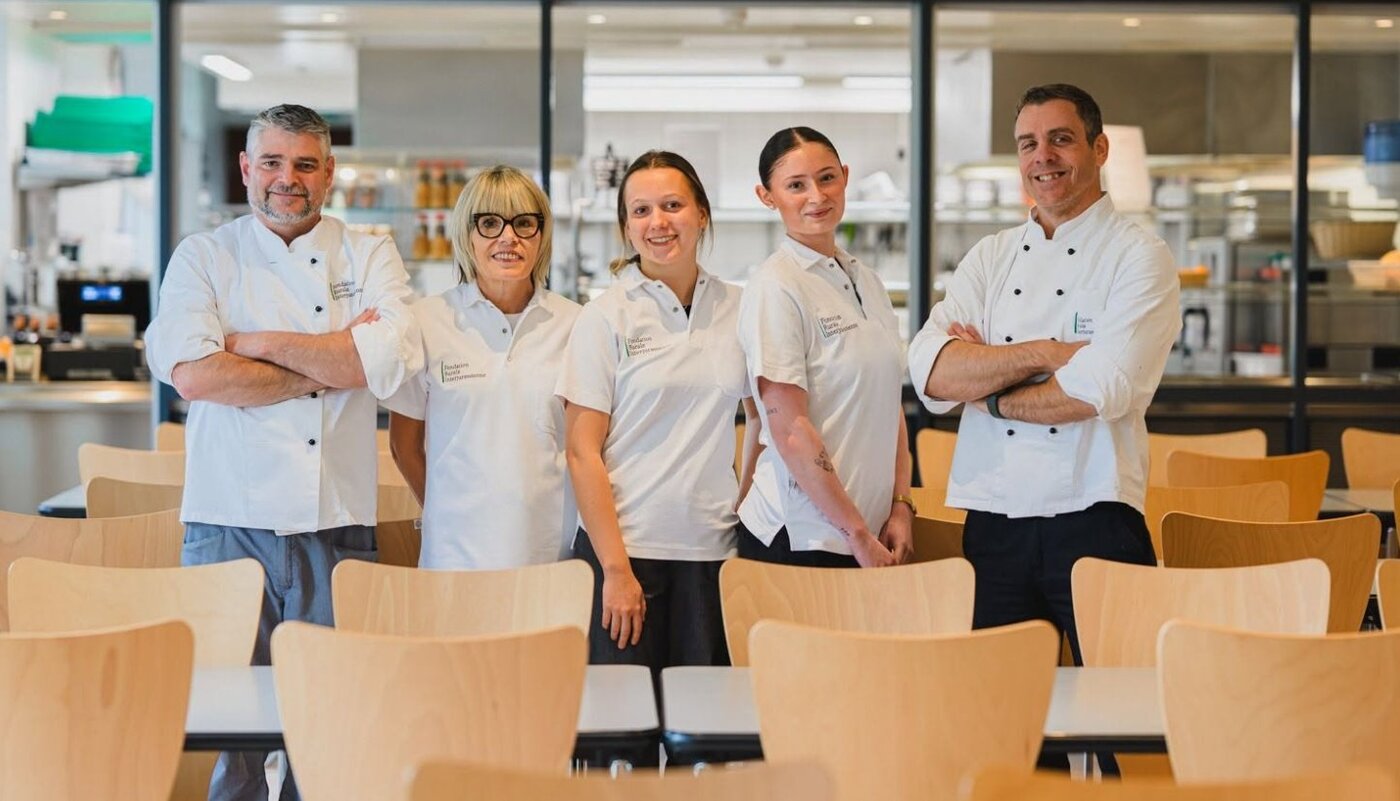 L'équipe du Restaurant de Courtemelon dans la cuisine professionnelle